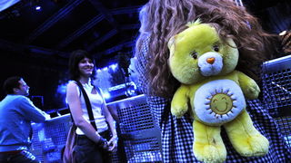 Zagreb, 220610.
Na Jarunu se od 21.-23.06. odrzava glazbeni spektakl T-Mobile INmusic festival na kojem ce nastupiti mnogobrojni izvodjaci kako iz zemlje tako i svijeta.
Danas se odrzao drugi dan.
Foto: Boris Kovacev / CROPIX Zagreb, 220610.
Na Jarunu se od 21.-23.06. odrzava glazbeni spektakl T-Mobile INmusic festival na kojem ce nastupiti mnogobrojni izvodjaci kako iz zemlje tako i svijeta.
Danas se odrzao drugi dan.
Foto: Boris Kovacev / CROPIX