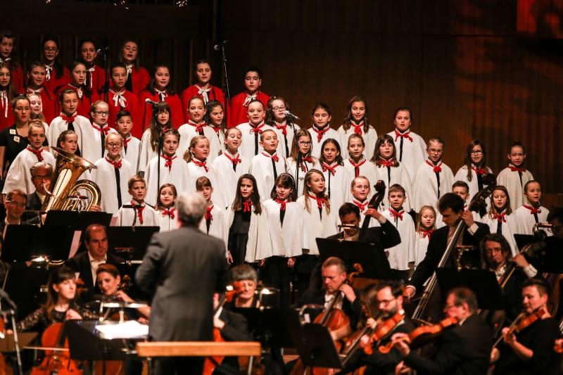 Božićni koncert Zagrebčcke filharmonije i Vokalnog ansambla Husar&Tomčić