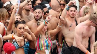 Zrće: Drugi dan Hideout festivala privukao je mnogobrojnu publiku na after beach party, Photo: Luka Stanzl/PIXSELL Zrće: Drugi dan Hideout festivala privukao je mnogobrojnu publiku na after beach party, Photo: Luka Stanzl/PIXSELL