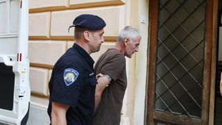 Privođenje muškarca osumnjičenog za bombaške napade na PU zadarsku Privođenje muškarca osumnjičenog za bombaške napade na PU zadarsku