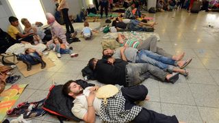 Izbjeglice i imigranti na željezničkom kolodvoru Keleti ulicama Budimpešte, Photo: Marko Jurinec/PIXSELL Izbjeglice i imigranti na željezničkom kolodvoru Keleti ulicama Budimpešte, Photo: Marko Jurinec/PIXSELL