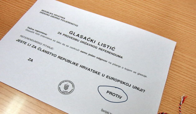 Rijeka, 220112
Referendum o pristupanju Republike Hrvatske u Europsku uniju.
Na slici: Ilustracija, glasacki listic sa zaokruzenim glasom protiv.
Foto: Davor Zunic /  CROPIX
