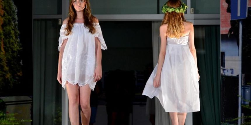 Odrzana modna revija ORaH-a Upecaj staru haljinu, pod pokroviteljstvom Mirele Holy u Matis baru. Photo: Marko Prpic/PIXSELL Odrzana modna revija ORaH-a Upecaj staru haljinu, pod pokroviteljstvom Mirele Holy u Matis baru. Photo: Marko Prpic/PIXSELL