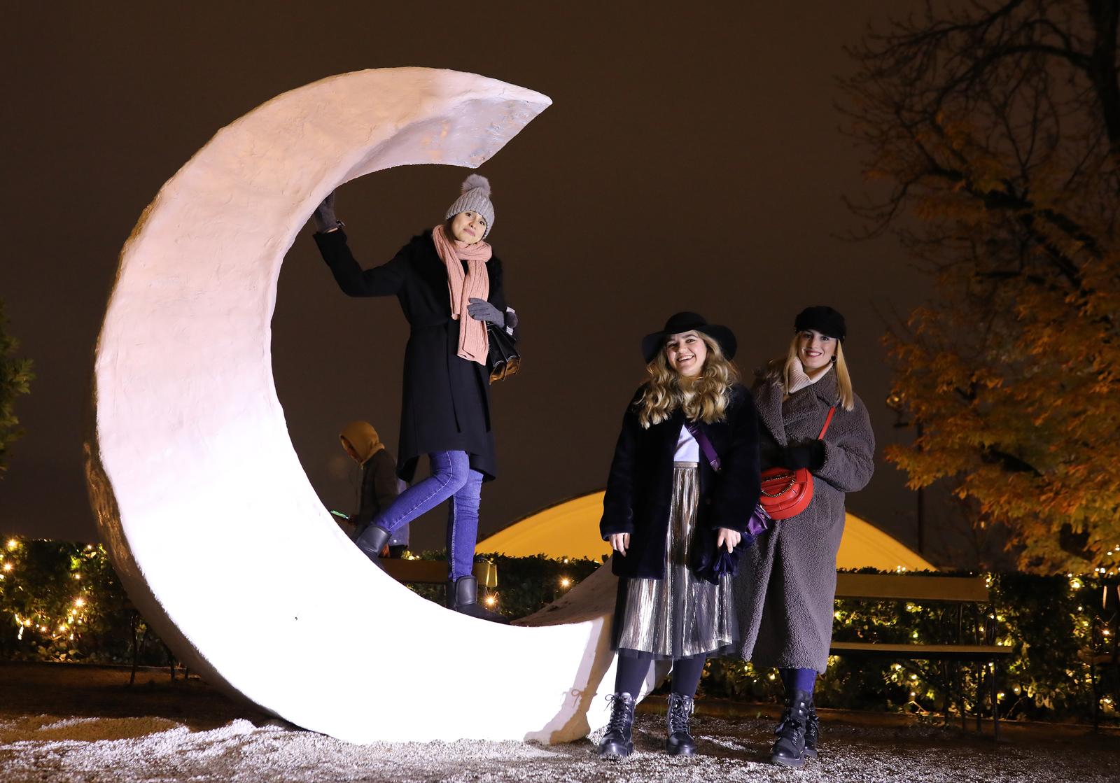 Zagrebački Advent ove godine pun je svjetla i šarenila