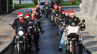 Zadar, 131211
Udruga motorista “Bestije” za Svetu Lucu daruje vrtic Latica, za djecu s teskocama u razvoju. Prije odlaska u vrtic, motoristi su se provozali po gradu noseci kapice  djeda Mraza.
Foto: Luka Gerlanc / CROPIX