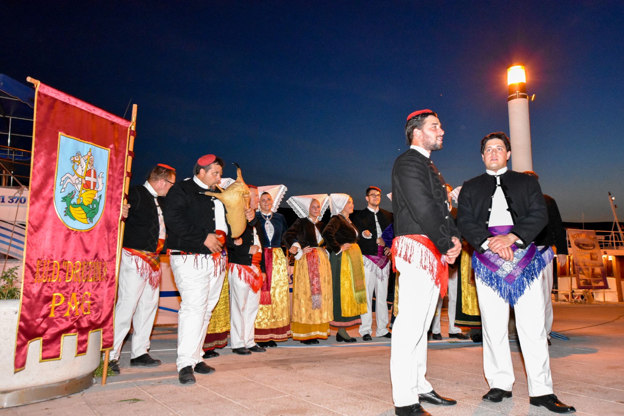 Etno večer s KUD Družina u Pagu Etno večer s KUD Družina u Pagu