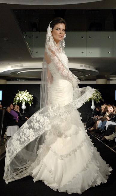 Split, 190210.
U hotelu Le Meridien Lav odrzava se Sajam vjencanja gdje je uprilicena modna revija izlagaca. 
Na slici : vjencanica Glamour Sposa.
Foto : Jadran Babic / CROPIX