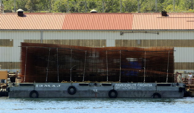 Kraljevica, 020910.
Hrvatski Paviljon brod koji je ostecen isao  na izlozbu u Veneciju , vratio se u svoju maticnu luki u brodogradiliste Kraljevicu. Na slici je paviljon privezan u brodogradilistu Kraljevica.
Foto: Goran Sebelic / CROPIX