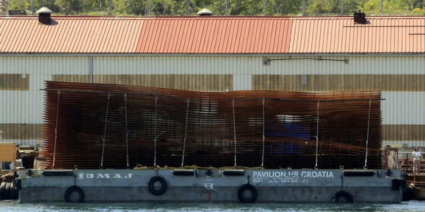 Kraljevica, 020910.
Hrvatski Paviljon brod koji je ostecen isao na izlozbu u Veneciju , vratio se u svoju maticnu luki u brodogradiliste Kraljevicu. Na slici je paviljon privezan u brodogradilistu Kraljevica.
Foto: Goran Sebelic / CROPIX Kraljevica, 020910.
Hrvatski Paviljon brod koji je ostecen isao na izlozbu u Veneciju , vratio se u svoju maticnu luki u brodogradiliste Kraljevicu. Na slici je paviljon privezan u brodogradilistu Kraljevica.
Foto: Goran Sebelic / CROPIX