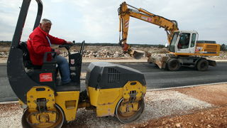 Zadar, Murvica, 210213.
Poslovna zona Murvica jug. Ulazak i radovi u poslovnoj zonu Murvica jug koja bi do ljeta trebala biti zavrsena. Radovi su u tijeku.
Foto: Jure Miskovic / CROPIX