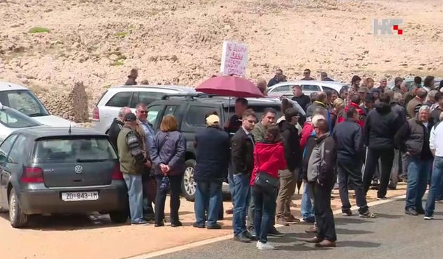 Prosvjed na Paškom mostu