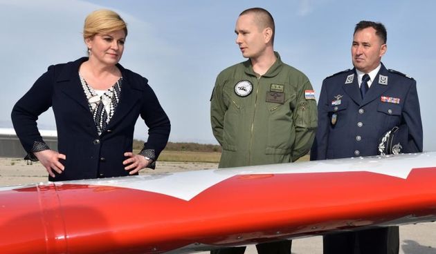 Predsjednica Kolinda Grabar-Kitarović posjetila 93. zrakoplovnu bazu Zemunik. Foto: Dino Stanin/PIXSELL