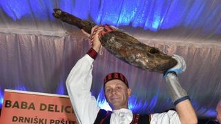 Drniški pršut u lovu na Guinnessovu knjigu rekorda. Photo: Duško Marušić/Pixsell Drniški pršut u lovu na Guinnessovu knjigu rekorda. Photo: Duško Marušić/Pixsell