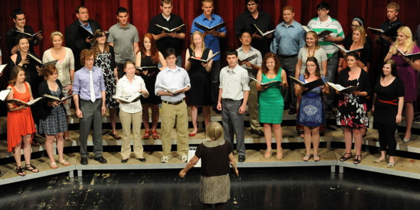 Zadar, 190512.
U Zadru se u protekla tri dana odrzavalo natjecanje zborova. Veceras se u HNK Zadar odrzala dodjela nagrada zlatni, srebrni i broncani Cikin krizic, te diplome, nakon cega je slijedilo kratko natjecanje za Grand prix (nagrada Grada Zadra u