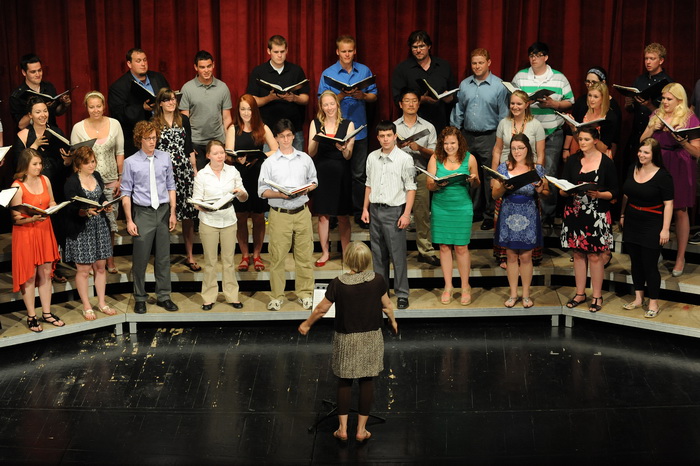 Zadar, 190512.
U Zadru se u protekla tri dana odrzavalo natjecanje zborova. Veceras se u HNK Zadar odrzala dodjela nagrada zlatni, srebrni i broncani Cikin krizic, te diplome, nakon cega je slijedilo kratko natjecanje za Grand prix (nagrada Grada Zadra u