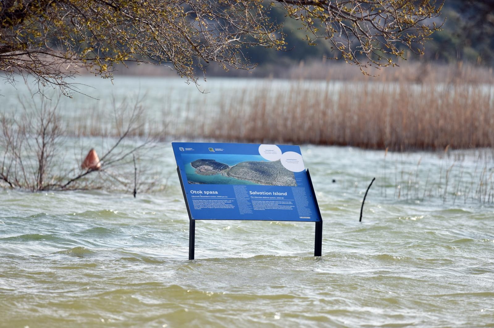 Nezapamćeno visoka razina vodostaja Vranskog jezera Nezapamćeno visoka razina vodostaja Vranskog jezera