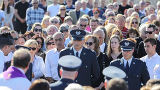 Mirko Miočić ispraćen na posljednji počinak na mjesnom groblju u Rtini Mirko Miočić ispraćen na posljednji počinak na mjesnom groblju u Rtini