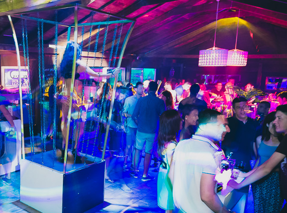 DJ Andrologic @ Cocktail bar Mango, 11.7.2015. (foto: Ivan Toman) DJ Andrologic @ Cocktail bar Mango, 11.7.2015. (foto: Ivan Toman)