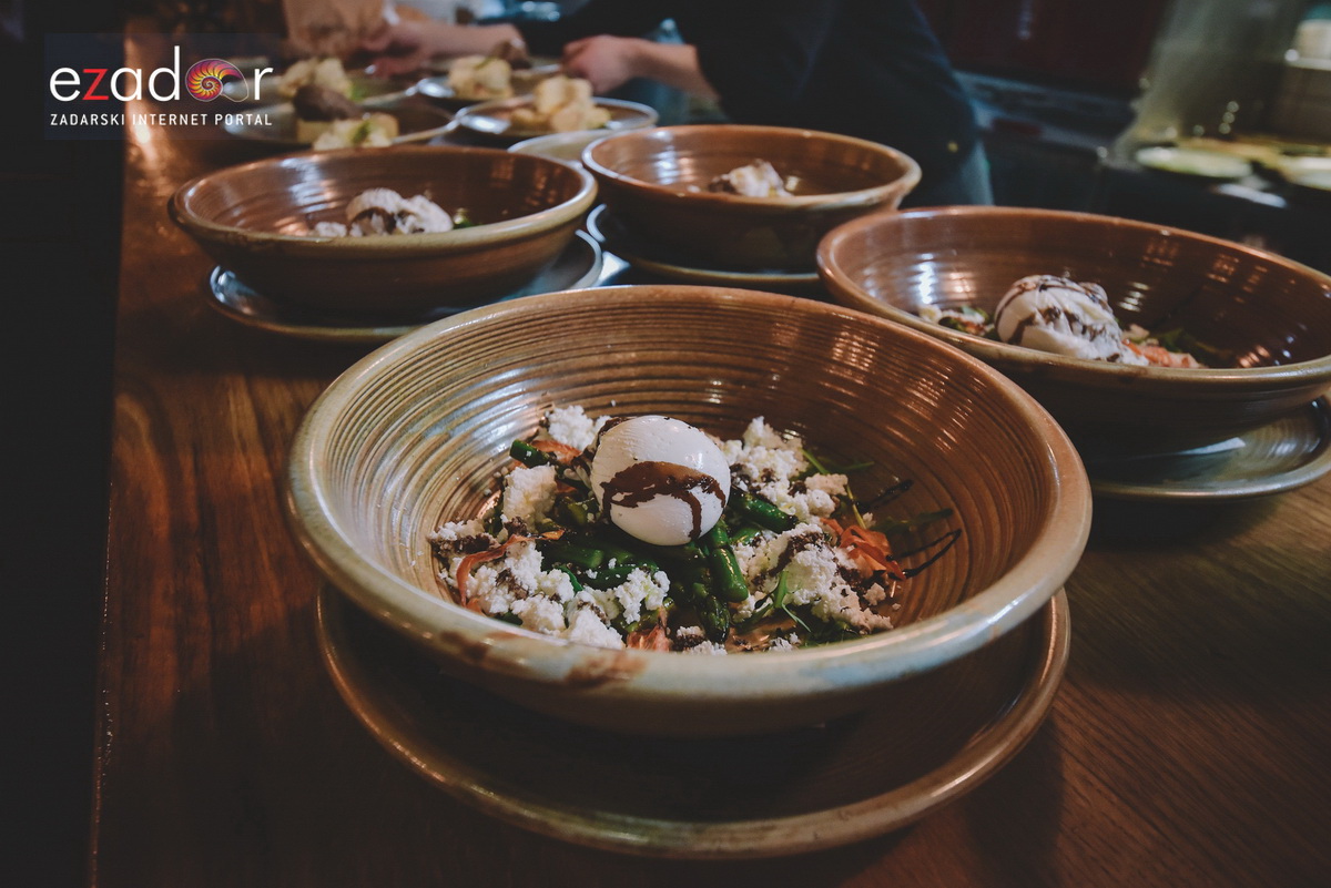 Uskrs u Harbor Cookhouse & Clubu uz klapu Iskon Uskrs u Harbor Cookhouse & Clubu uz klapu Iskon