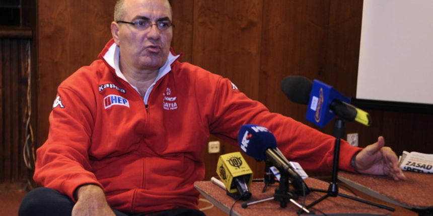 Poznan, 060909.
Europsko prvenstvo u kosarci u Poljskoj, konferencija za novinare u hotelu Novotel.
Na slici: izbornik Jasmin Repesa.
Foto: Drago Sopta / CROPIX Poznan, 060909.
Europsko prvenstvo u kosarci u Poljskoj, konferencija za novinare u hotelu Novotel.
Na slici: izbornik Jasmin Repesa.
Foto: Drago Sopta / CROPIX