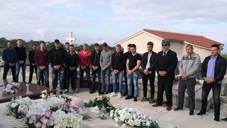 Delegacija NK Zadra posjetila vječno počivalište Hrvoja Ćustića Delegacija NK Zadra posjetila vječno počivalište Hrvoja Ćustića