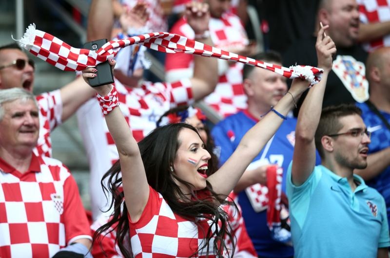 Slavlje igrača i navijača nakon pobjede nad Turskom. Photo: Goran Stanzl/PIXSELL Slavlje igrača i navijača nakon pobjede nad Turskom. Photo: Goran Stanzl/PIXSELL