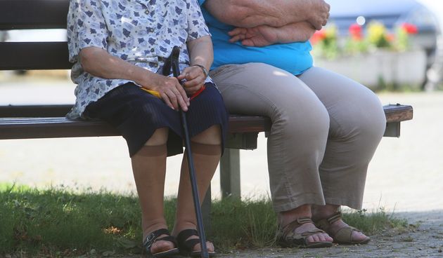 Postoji li zaista miris starih ljudi? Postoji. Znanstvenici su dokazali da starije osobe neugodnije mirišu od mlađih i sredovječnih.