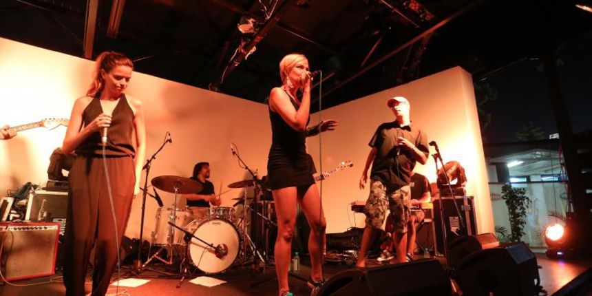 25.07.2013., Umag – Grupa Elemental odrzala je koncet u VIP lounge-u. Photo: Slavko Midzor/PIXSELL Autor Slavko Midzor/PIXSELL KLJUČNE RIJEČI koncert, VIP, ATP, Elemental, Mirela Priselac Remi, lounge, Umag, tenis, turnir 25.07.2013., Umag – Grupa Elemental odrzala je koncet u VIP lounge-u. Photo: Slavko Midzor/PIXSELL Autor Slavko Midzor/PIXSELL KLJUČNE RIJEČI koncert, VIP, ATP, Elemental, Mirela Priselac Remi, lounge, Umag, tenis, turnir