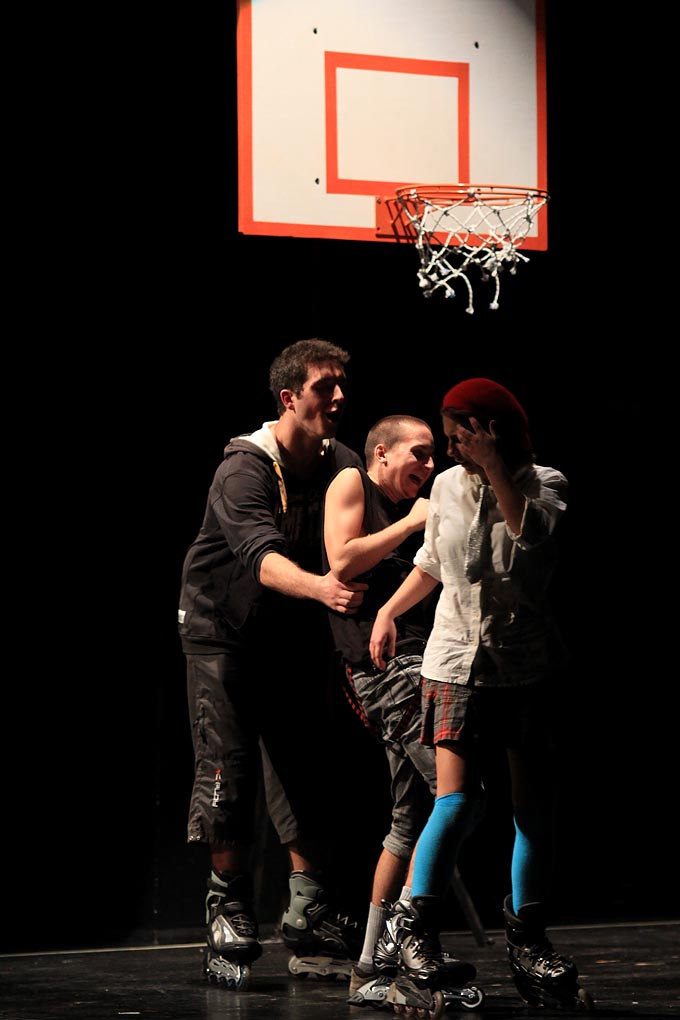 U suradnji HNK Zadar i Kazališne udruge “Igrajmo se” premijerno je izvedena predstava “Sasvim sam popubertetio” u režiji Žane Bumber. foto: Iva Perinčić U suradnji HNK Zadar i Kazališne udruge “Igrajmo se” premijerno je izvedena predstava “Sasvim sam popubertetio” u režiji Žane Bumber. foto: Iva Perinčić