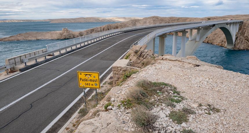 Olujna bura @ Paški most Olujna bura @ Paški most