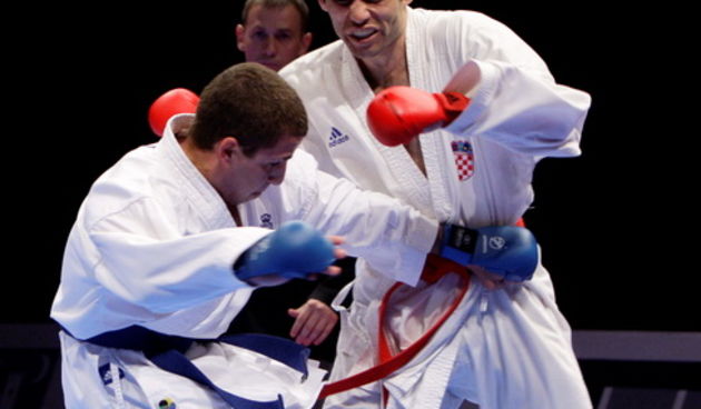 Zagreb, 090509. Drugog dana 44. Europskog karate prvenstva odrzane su eliminacije i repasaz borbe. Za Hrvatsku je u muskoj kategorji -60 kg nastupio Daniel Domdjoni koji je osvojio zlatnu medalju. Danijel Domdjoni  i Gomez. Foto: Ronald Gorsic CROPIX