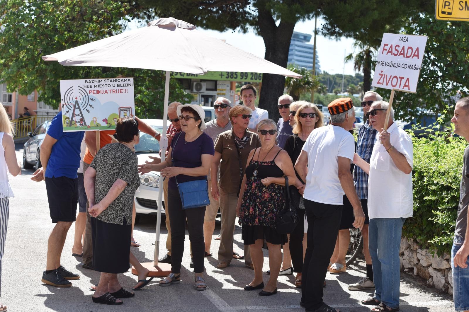 ‘Ne želim dobiti rak!’ Mještani prosvjedovali protiv postavljanja bazne stanice Tele 2