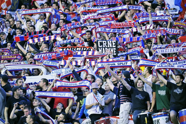 Zagreb, 220513.
Stadion Maksimir.
Uzvratna utakmica 22. finala Hrvatskog nogometnog kupa, Lokomotiva – Hajduk.
Na fotografiji: Torcida, Navijaci Hajduka .
Foto: Boris Kovacev / CROPIX Zagreb, 220513.
Stadion Maksimir.
Uzvratna utakmica 22. finala Hrvatskog nogometnog kupa, Lokomotiva – Hajduk.
Na fotografiji: Torcida, Navijaci Hajduka .
Foto: Boris Kovacev / CROPIX