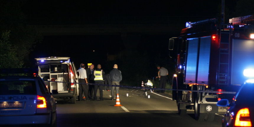 Varazdin, 130709. U u ranim jutarnjim satima u Zagrebackoj ulici kod plitvickog mosta dogodila se prometna nesreca u kojoj je poginuo glazbeni kriticar Darko Glavan. Foto: Andrej Svoger / Cropix Varazdin, 130709. U u ranim jutarnjim satima u Zagrebackoj ulici kod plitvickog mosta dogodila se prometna nesreca u kojoj je poginuo glazbeni kriticar Darko Glavan. Foto: Andrej Svoger / Cropix