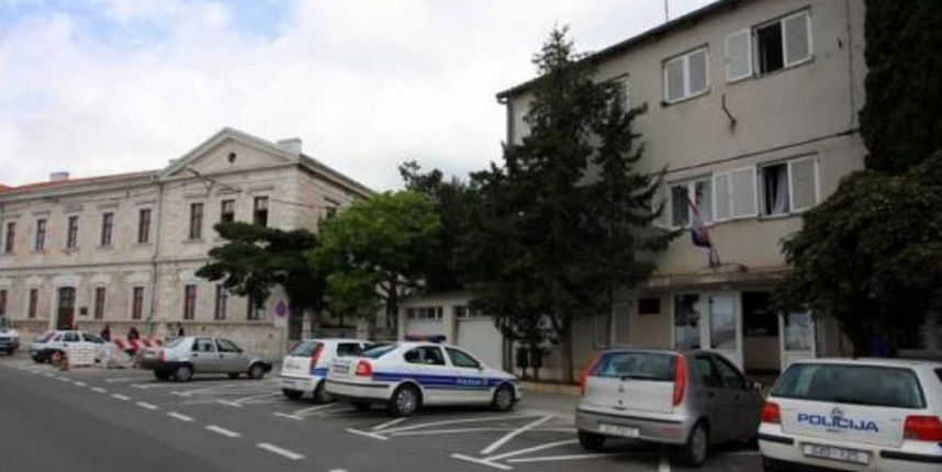 Karlobag – policija (Foto: F. Brala, 24sata.hr)