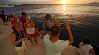 Zadrani i njihovi gosti jučer su mogli svjedociti nevjerojatnom zalasku sunca,
Photo: Filip Brala/PIXSELL Zadrani i njihovi gosti jučer su mogli svjedociti nevjerojatnom zalasku sunca,
Photo: Filip Brala/PIXSELL