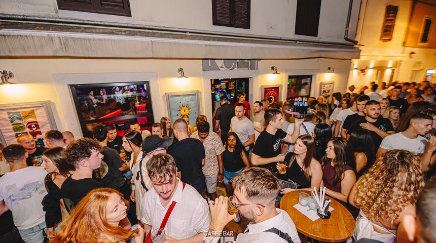 Varoška fešta uz klapu Rišpet, kult caffe bar, nightlife