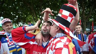 Hrvatski navijači okupirali Saint-Etienne pred utakmicu između Hrvatske i Češke. Photo: Sanjin Strukić/PIXSELL