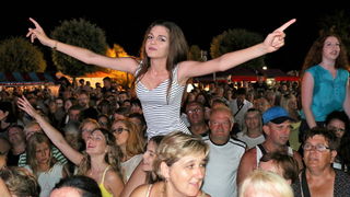 Virsko ljeto 2016: Dražen Zečić Zeko i Banana Band raspjevali i rasplesali Vir