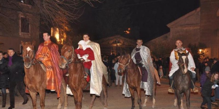 Sv. Lovrec – Tradicionalno uprizorenje zivih jaslica na 800 metara dugackoj setnici. Setnica prolazi kroz srednjovjekovnu jezgru grada na kojoj su se mogli vidjeti zanatlije koji su uglavnom potomci profesionalnih kaligara, pekara, stolara, klesara Photo: Sv. Lovrec – Tradicionalno uprizorenje zivih jaslica na 800 metara dugackoj setnici. Setnica prolazi kroz srednjovjekovnu jezgru grada na kojoj su se mogli vidjeti zanatlije koji su uglavnom potomci profesionalnih kaligara, pekara, stolara, klesara Photo: