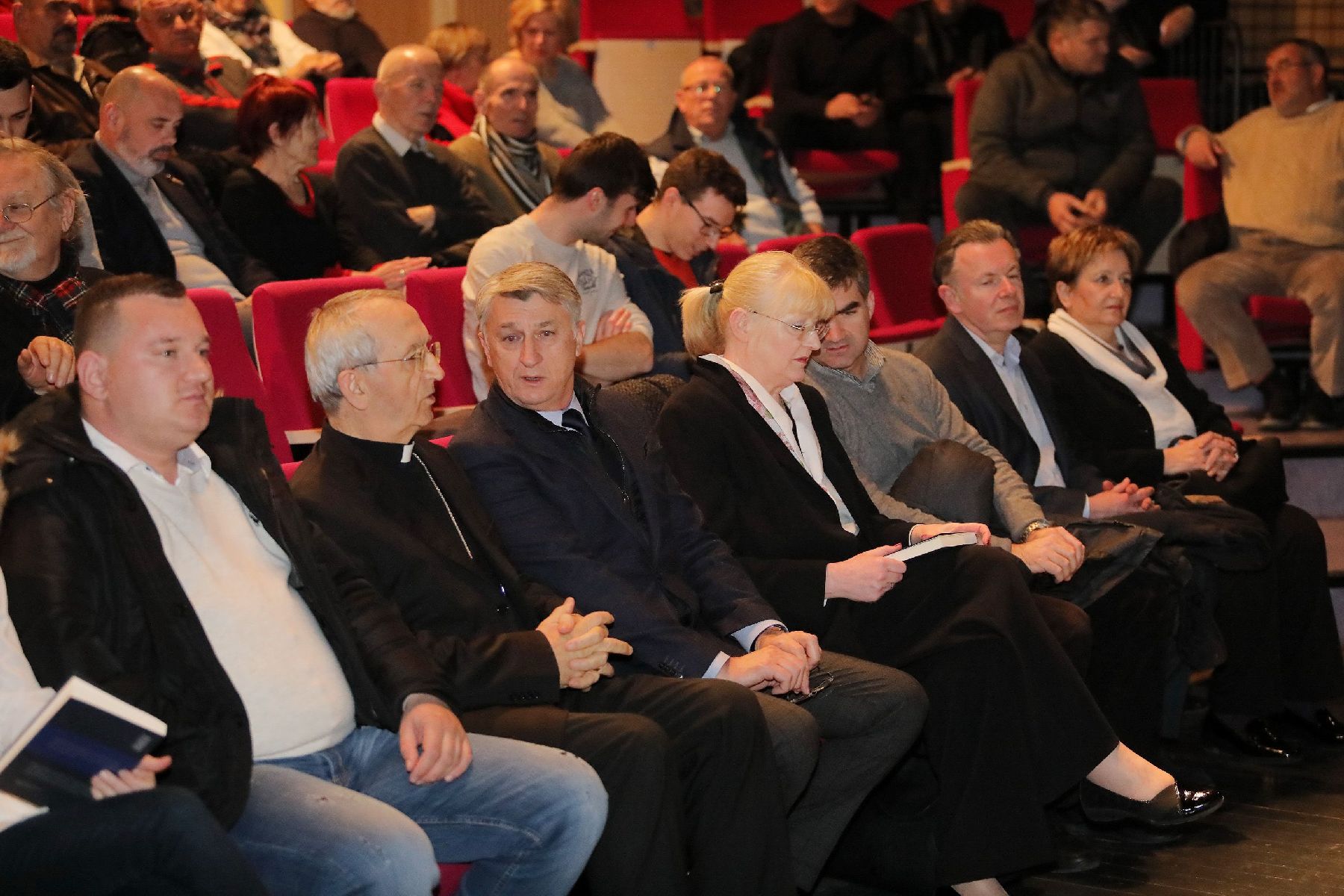 Višnja Starešina u Zadru predstavila knjigu “Hrvati pod KOS-ovim krilom; Završni račun Haaškog suda”.