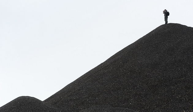 Biljane donje, Zadar, 200313.
Predstavnici stranke Zelenih, SDP-a, HNS-a, HSLS-a u popodnevnim satima su sazvali konferenciju za novinare kraj brda troske u Biljanima Donjim zeleci ukazati na stetnost ovakvog odlagalista za citav kraj u kojem se nalazi. T