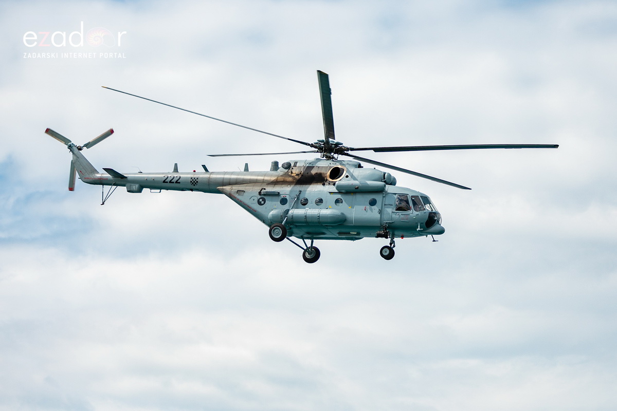 Krila Oluje i Red Arrows preletjeli iznad Zadarskog kanala