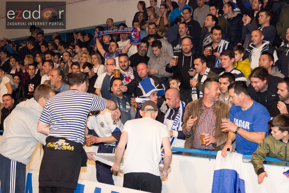 Humanitarno gledanje utakmice Zadar-Cibona u Jazinama Humanitarno gledanje utakmice Zadar-Cibona u Jazinama