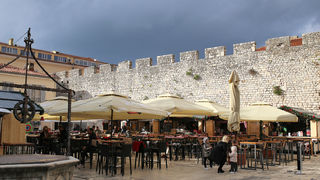 Adventske kućice su otvorile vrata, gastro ponuda je bolja i raznovrsnija nego ikad