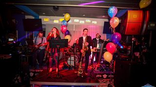 U Famous beach and grill baru Rockatansky bend proslavio je 20 godina djelovanja U Famous beach and grill baru Rockatansky bend proslavio je 20 godina djelovanja