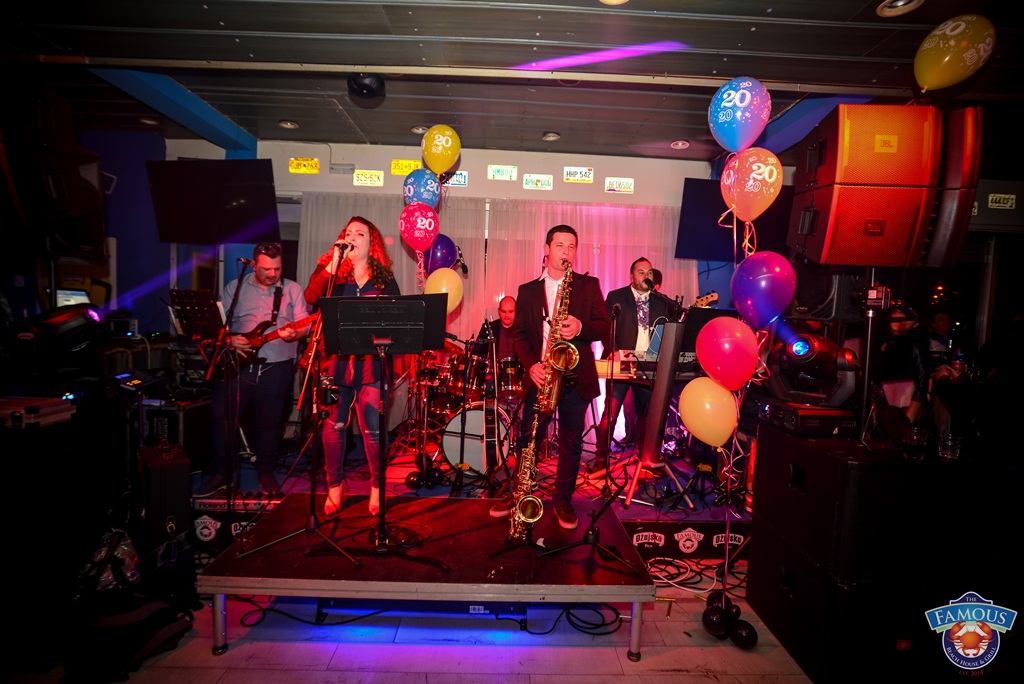 U Famous beach and grill baru Rockatansky bend proslavio je 20 godina djelovanja U Famous beach and grill baru Rockatansky bend proslavio je 20 godina djelovanja