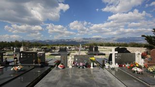 Mirko Miočić ispraćen na posljednji počinak na mjesnom groblju u Rtini Mirko Miočić ispraćen na posljednji počinak na mjesnom groblju u Rtini