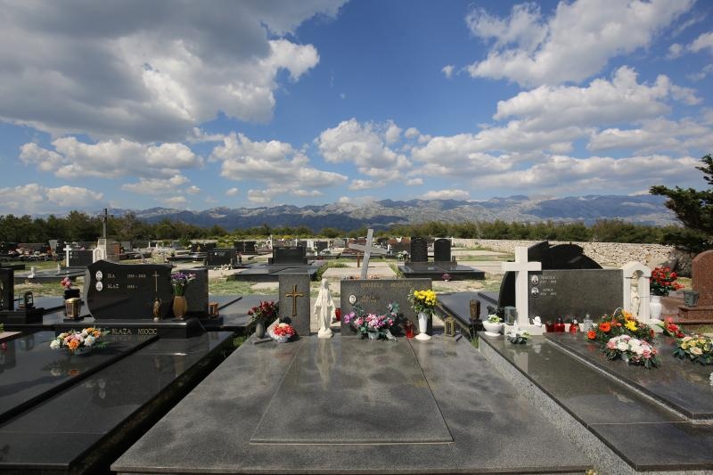 Mirko Miočić ispraćen na posljednji počinak na mjesnom groblju u Rtini Mirko Miočić ispraćen na posljednji počinak na mjesnom groblju u Rtini