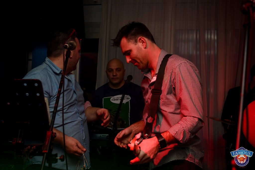 U Famous beach and grill baru Rockatansky bend proslavio je 20 godina djelovanja U Famous beach and grill baru Rockatansky bend proslavio je 20 godina djelovanja